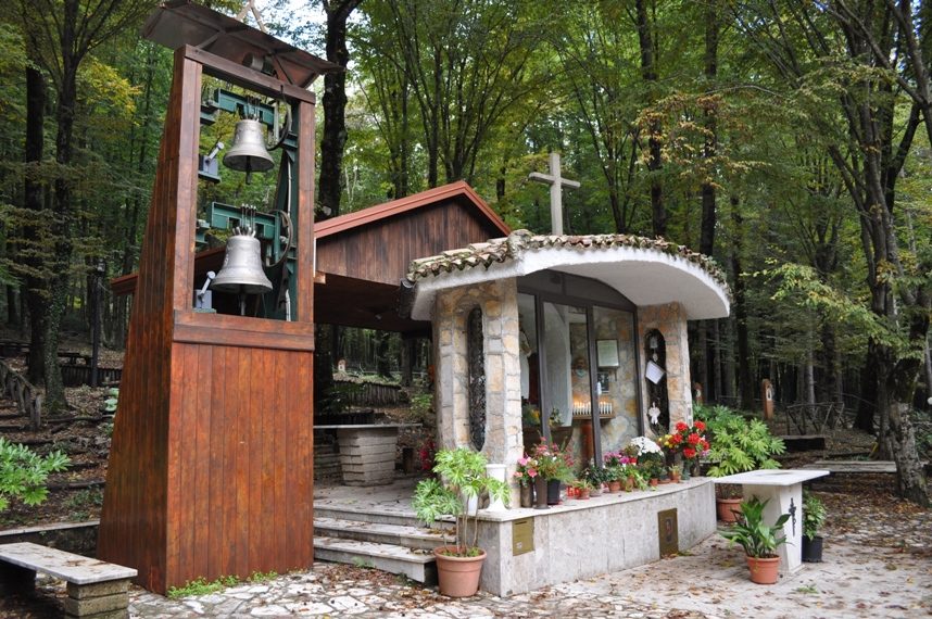 Giuseppe Moscati's aedicule, Pozzillo resort, Serino, Italy (4).jpg